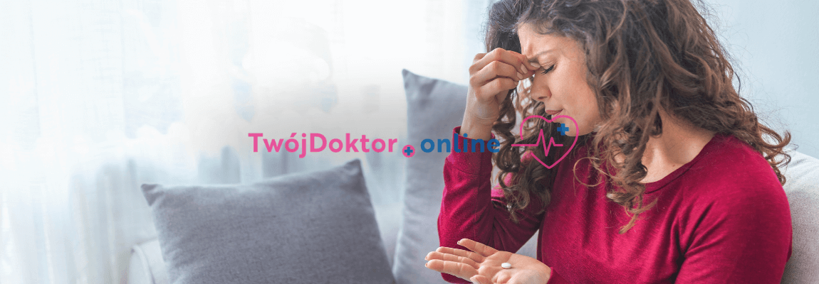 Kobieta z bólem głowy przygotowuje lek na migrenę – ilustracja stosowania leków przeciwmigrenowych i konsultacji lekarskiej online.